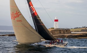 Wild Oats XI entering the Derwent River at the Iron Pot