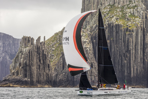 XS Moment BNMH passing Cape Raoul