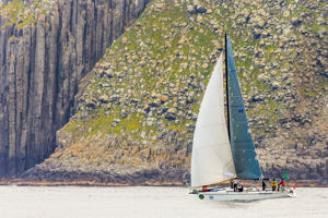 Khaleesi entering Storm Bay