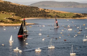 LDV Comanche leads Wild Oats XI into the Derwent River
