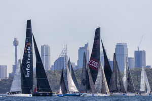 It's getting crowded towards the pin end of the line with 1 minute to go