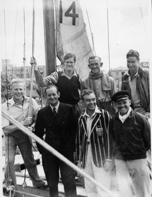 Rani Crew 1945 in Hobart Front row (left to right): S P Mewes (Navigator), Capt J H Illingworth (owner/skipper), LT Ray Richmond, N O Hudson (Mate).  Back Row: J Hogard, K Vaughan, J Colohan