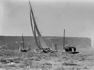 Independence in the Sydney Hobart 1949