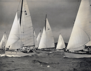 Rival (M2), Kintail (16), Silhouette (MH64), Sea Bee (CYC32), Sylvena (18),  Joanne Brodie (2) & Anitra V - 1961 Sydney Hobart Yacht Race start - CYCA Archives