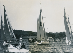 Kurrewa III leading Horizon - 1947 Sydney Hobart start