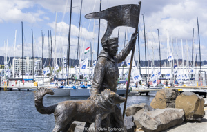 Dockside ambiance in Hobart