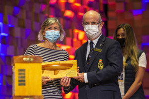 Official Trophy Presentation - Felicity Nelson, Supernova, Jane Tate Memorial Trophy for 1st Female Skipper