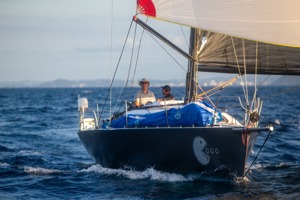 Peter Elkington and Scott Cavanough finishing on Pacman