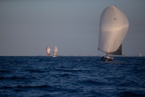 Pacman approaching the finish with the Sydney 38's Mondo and Cinquante in the background