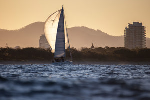 Ciao Bella taking it close to the beach as the finish line beckons.  