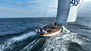 Oroton Drumfire powering along in a lively North Easterly breeze.   Image courtesy High Impressions Media.