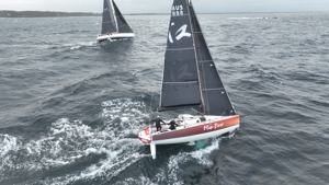 Min River and Luna Blue preparing to round Bird Island.   Image courtesy High Impressions Media.