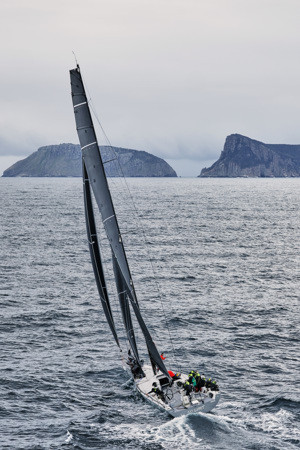 No Limit heading towards Tasman Island.