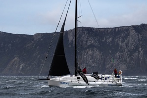MINNIE, Sail No: 424, Owner: Michael Bell, Skipper: Michael Bell/Adrian Harmsworth, Club: CYCA, NSW, Design: Jones 42, LOA (m): 12.9, Year: 2001