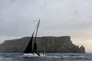 MINNIE, Sail No: 424, Owner: Michael Bell, Skipper: Michael Bell/Adrian Harmsworth, Club: CYCA, NSW, Design: Jones 42, LOA (m): 12.9, Year: 2001