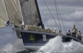 Lead yachts setting breakneck pace