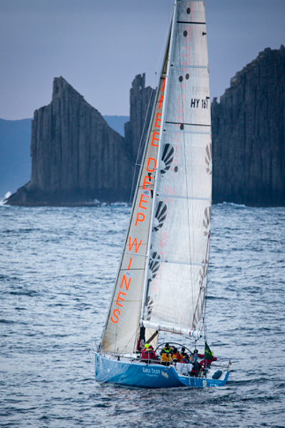 Knee Deep - 2009 Rolex Sydney Hobart
