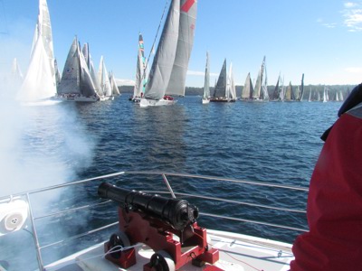 Video: Land Rover Sydney Gold Coast Yacht Race starts with a cannon boom