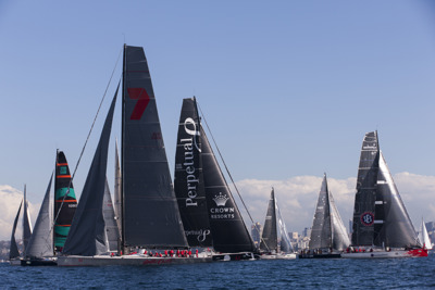 Land Rover Sydney Gold Coast Yacht Race: Wild Oats in early lead 