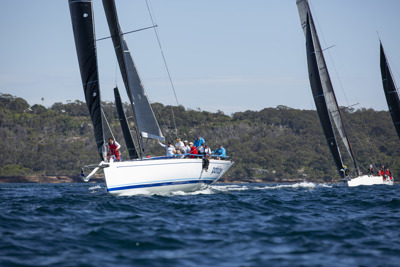 Super-maxi rounds Flinders Islet as battle for IRC crown heats up