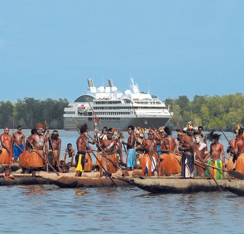 Encounter with Asmat people © PONANT - Mick Fogg
