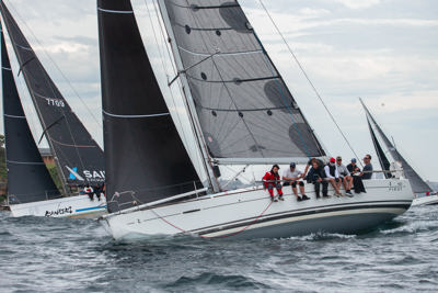Bird Island Race 2025 - Images from the start