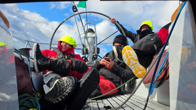 Light winds slow Happy Wanderer as crew eyes early-morning finish 