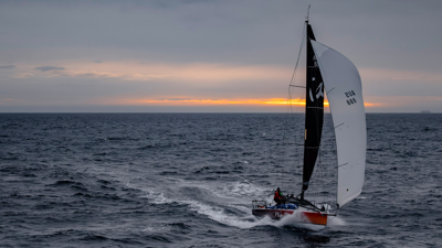 Double handed Min River has race of her life