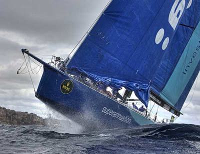 Gripping arm wrestle in Bass Strait