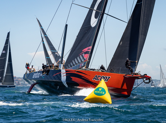 Andoo Comanche continues to lead Rolex Sydney Hobart Yacht Race 