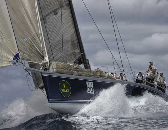 Lead yachts setting breakneck pace