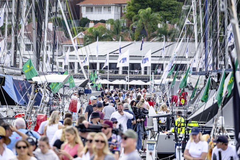 Ambiance at the docksides. 
Before the start.