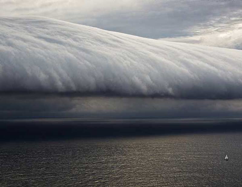Waves in the sky on course to Hobart